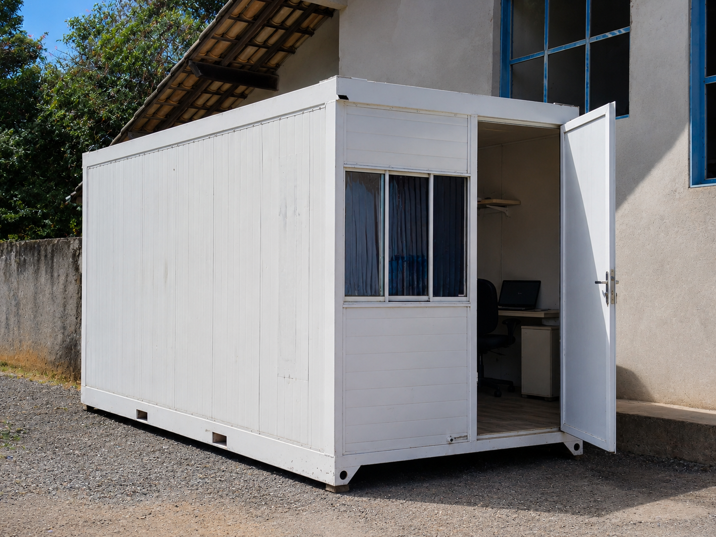 Container escritório com janelas de vidro
